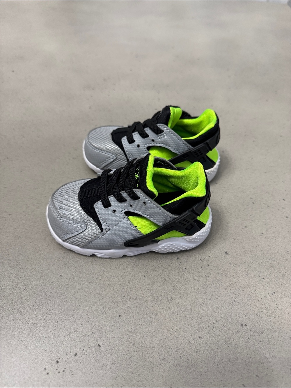 Kids Nike huaraches Athletic Sneakers - Gray and Neon Green